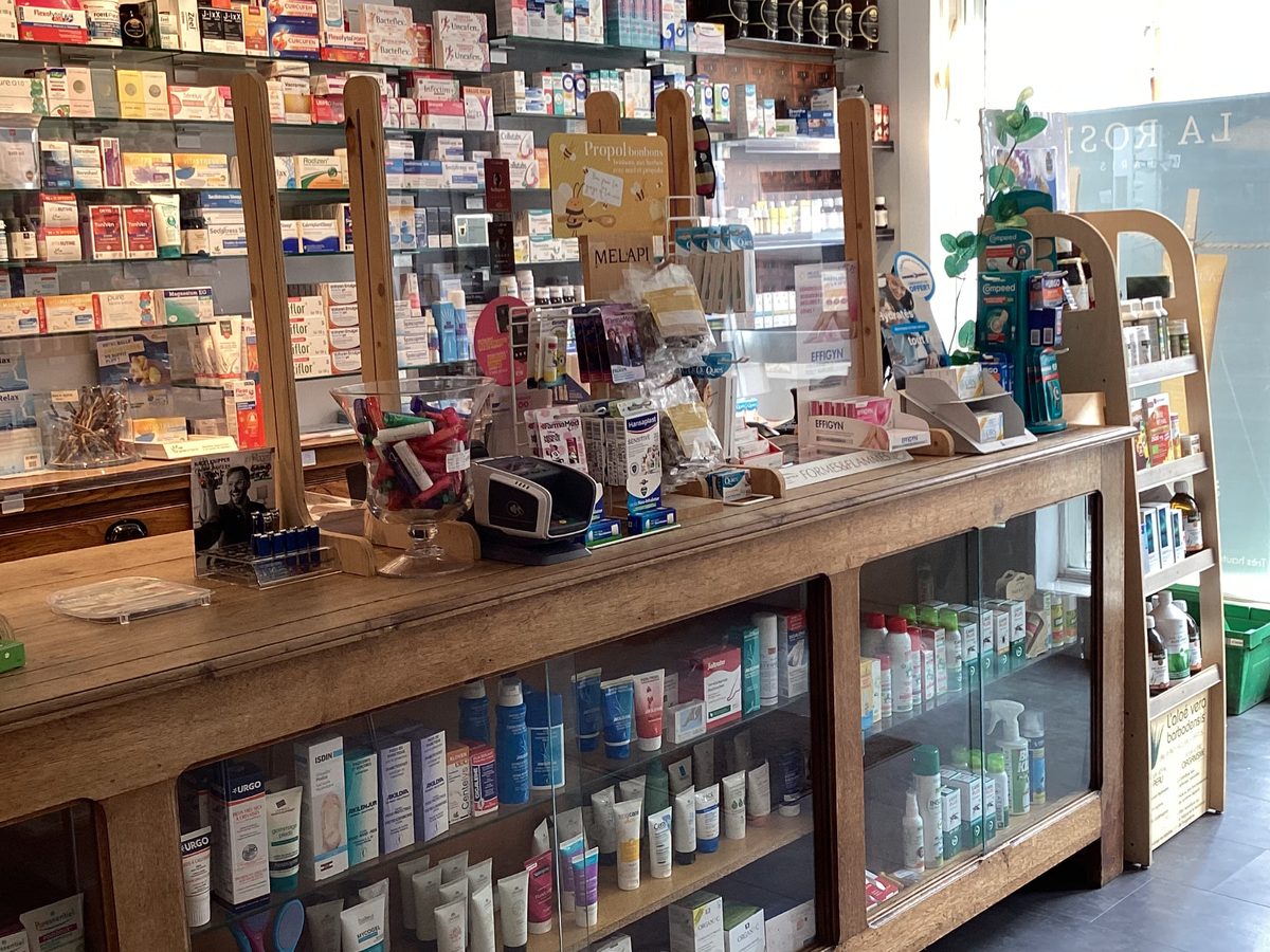 Comptoir et vitrines de produits de soin